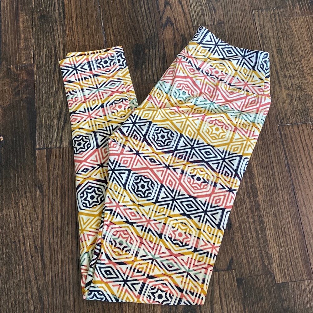 LulaRoe leggings - one size, never worn